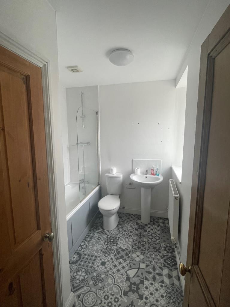 Lot: 9 - FREEHOLD MIXED USE PREMISES WITH POTENTIAL - First Floor Bathroom with W.C.
